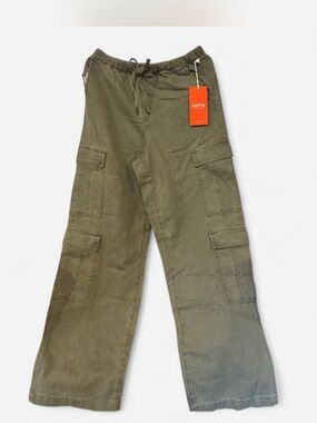 Woman’s Olive Green Cargo Pants